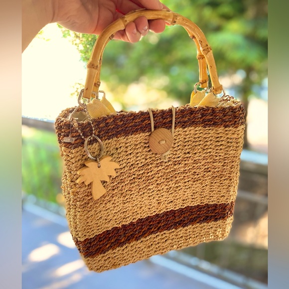 Woven straw small handbag with bamboo handles - Picture 2 of 9